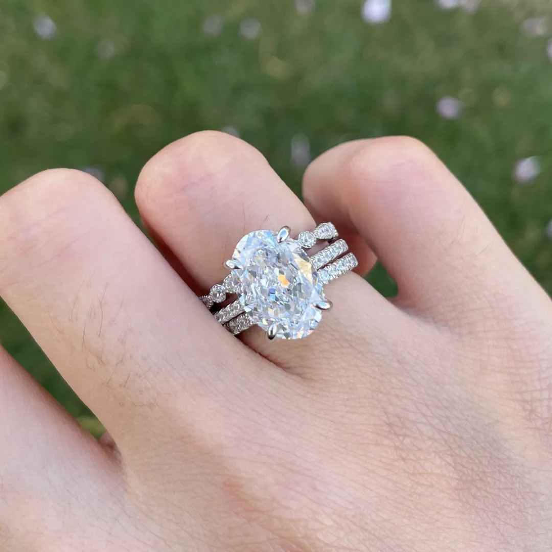 /public/photos/live/Oval Moissanite Wedding Ring Set-1120 (1).webp